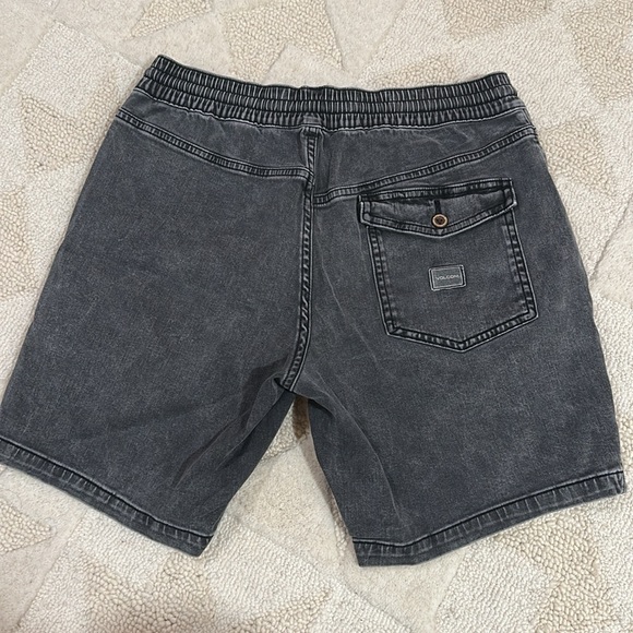 Volcom Shorts - Picture 2 of 4
